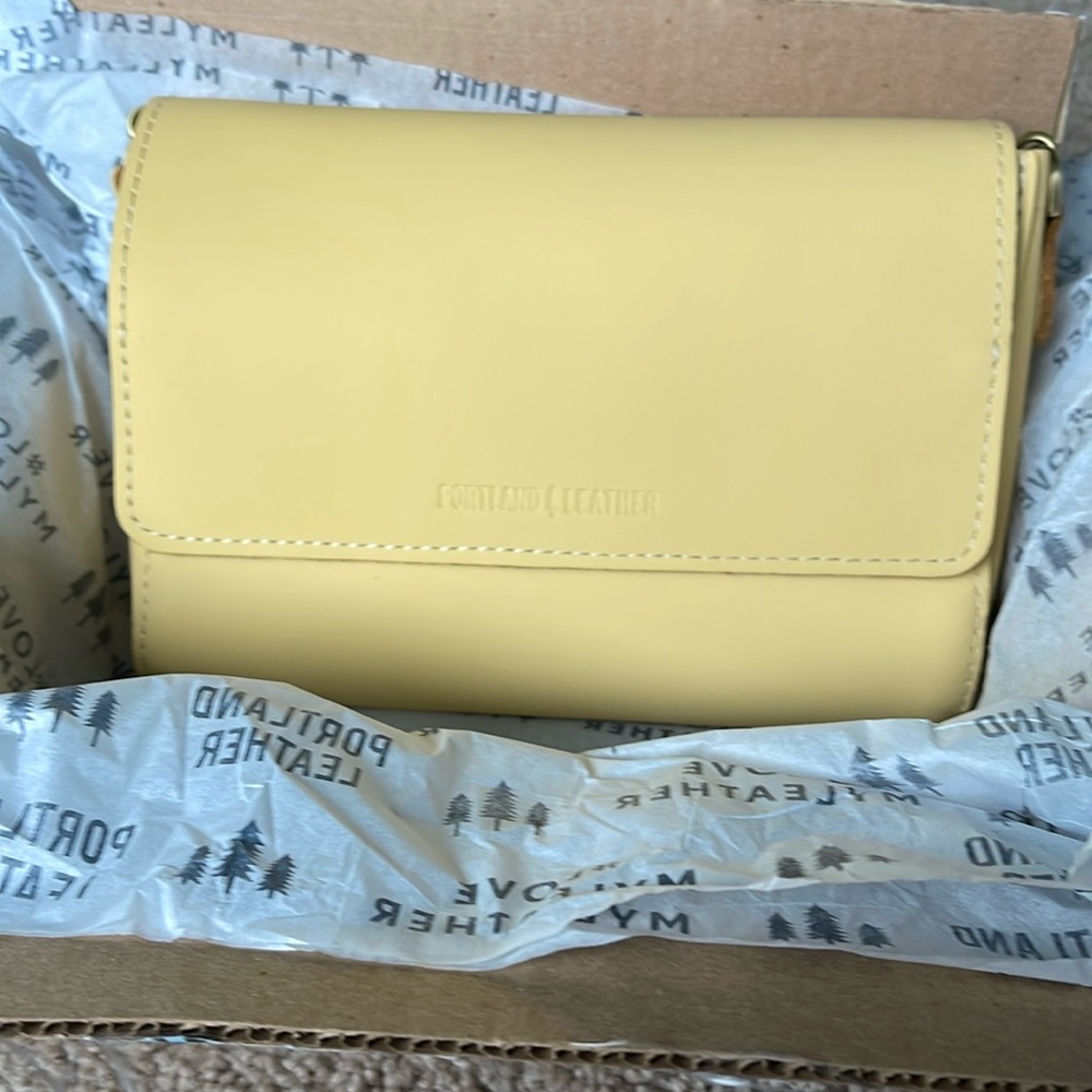 Portland Leather Medium Metro Crossbody C grade - Vanilla